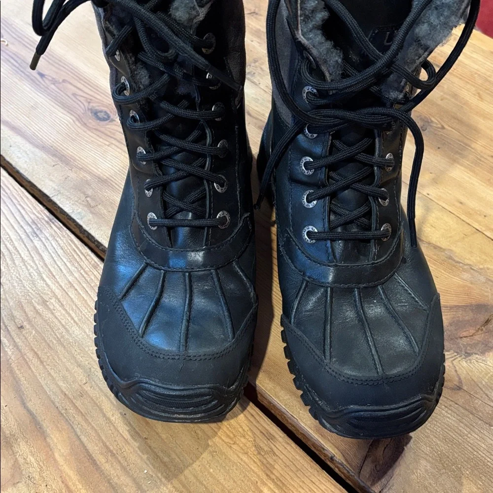 UGG Vibram 7.5 Black & Gray Adirondack II Boot Winter Rated Sheepskin Wool Liner